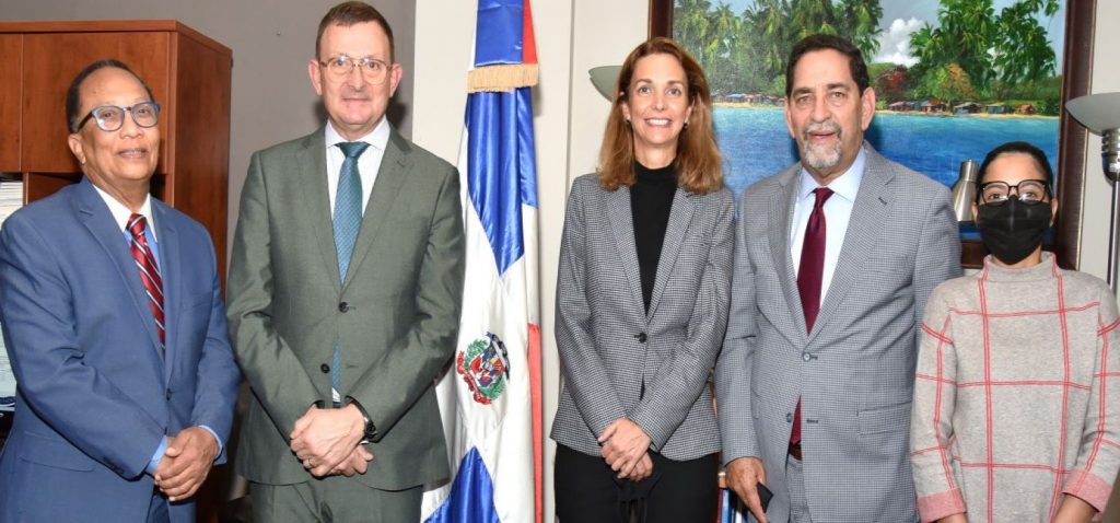 Consulado dominicano establece nexos con el Instituto Cervantes de España en Nueva York