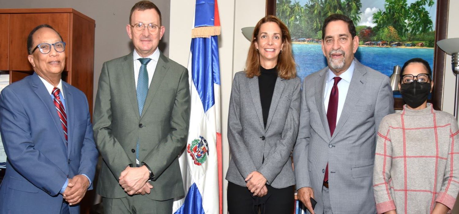 Consulado dominicano establece nexos con el Instituto Cervantes de